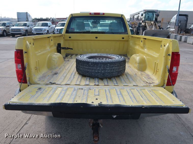 image for item GE9012 2010 Chevrolet Silverado 2500 pickup truck