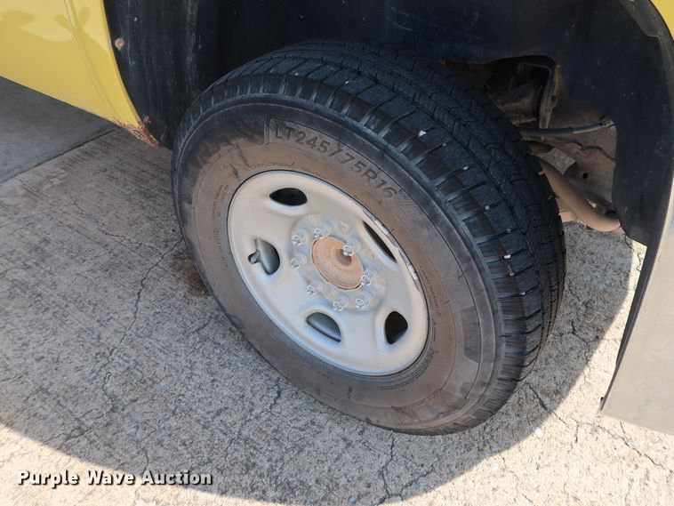 image for item GE9012 2010 Chevrolet Silverado 2500 pickup truck