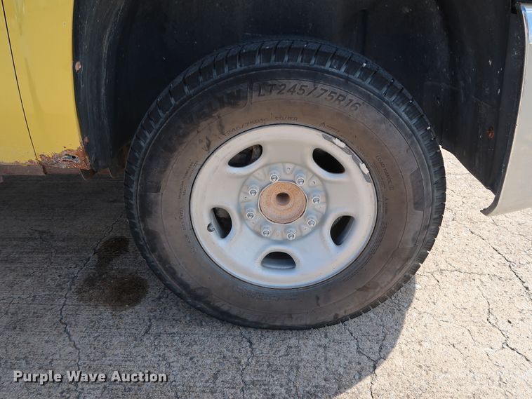 image for item GE9012 2010 Chevrolet Silverado 2500 pickup truck