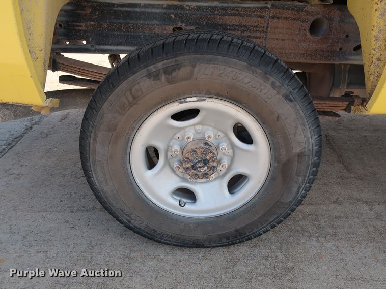 image for item GE9012 2010 Chevrolet Silverado 2500 pickup truck