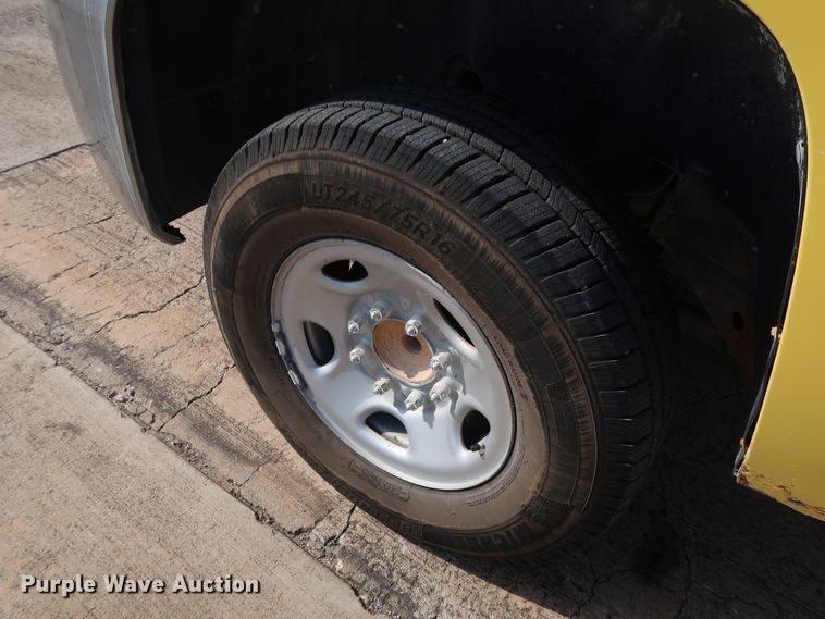 image for item GE9012 2010 Chevrolet Silverado 2500 pickup truck