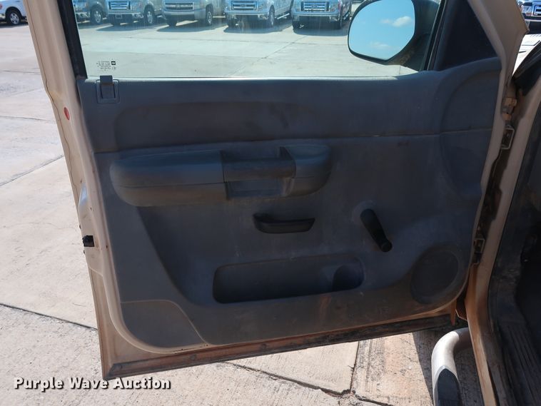 image for item GE9014 2008 Chevrolet Silverado 2500HD pickup truck