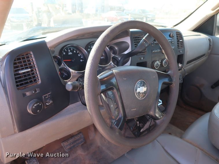 image for item GE9014 2008 Chevrolet Silverado 2500HD pickup truck