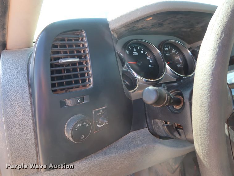 image for item GE9014 2008 Chevrolet Silverado 2500HD pickup truck