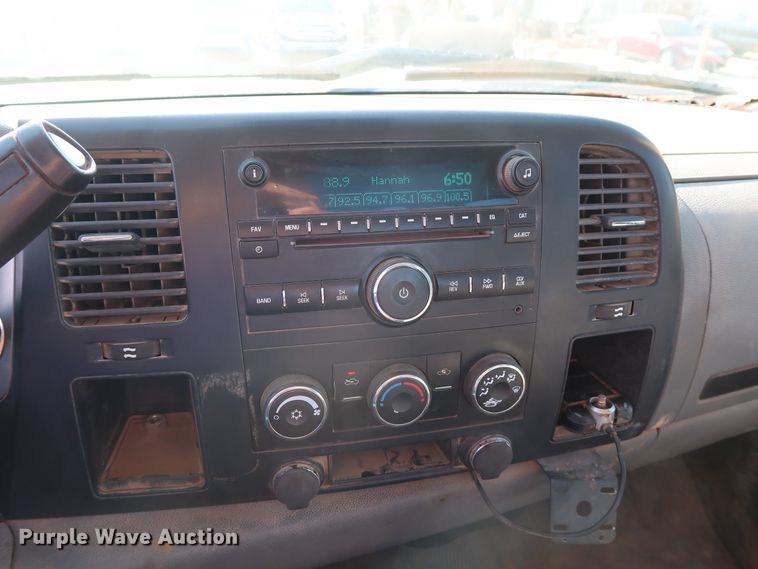 image for item GE9014 2008 Chevrolet Silverado 2500HD pickup truck