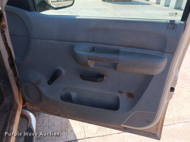 image for item GE9014 2008 Chevrolet Silverado 2500HD pickup truck