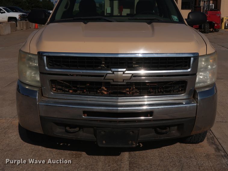 image for item GE9014 2008 Chevrolet Silverado 2500HD pickup truck