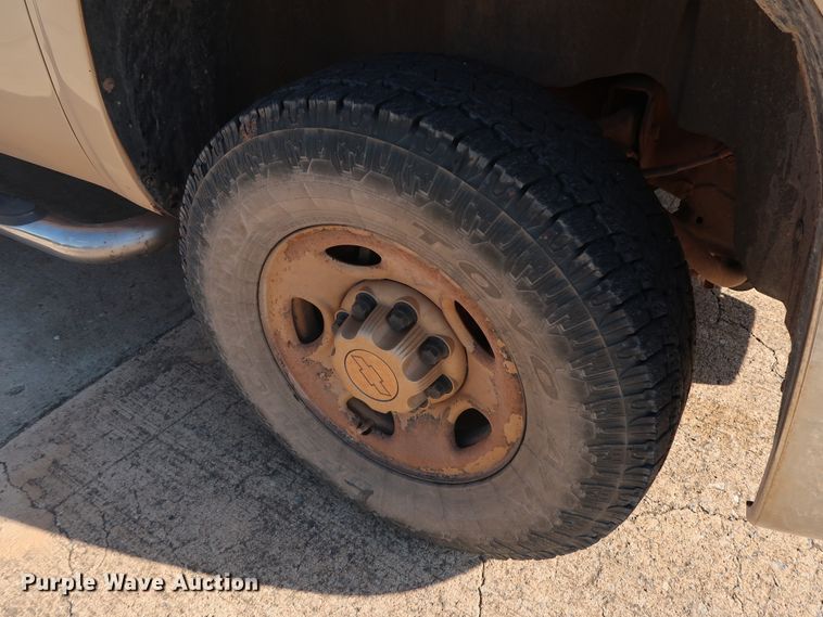 image for item GE9014 2008 Chevrolet Silverado 2500HD pickup truck