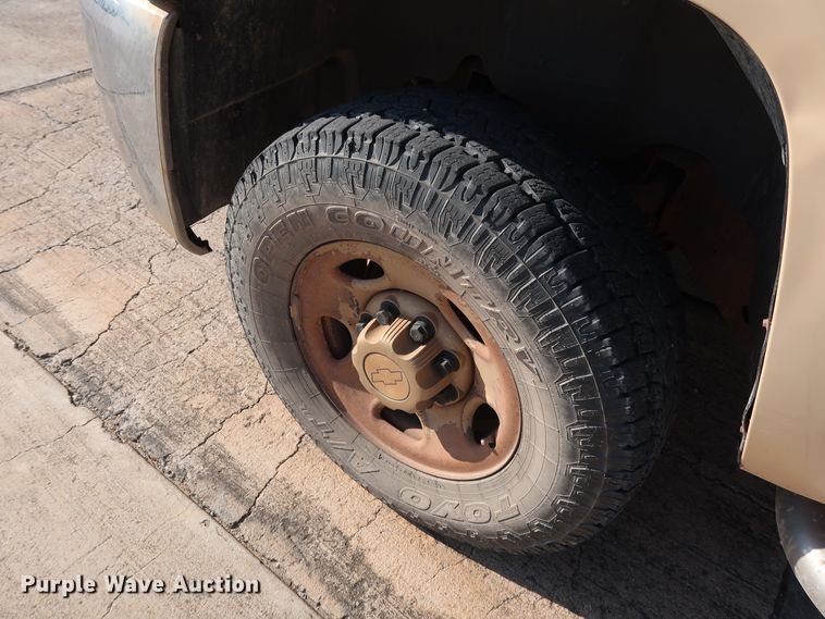 image for item GE9014 2008 Chevrolet Silverado 2500HD pickup truck