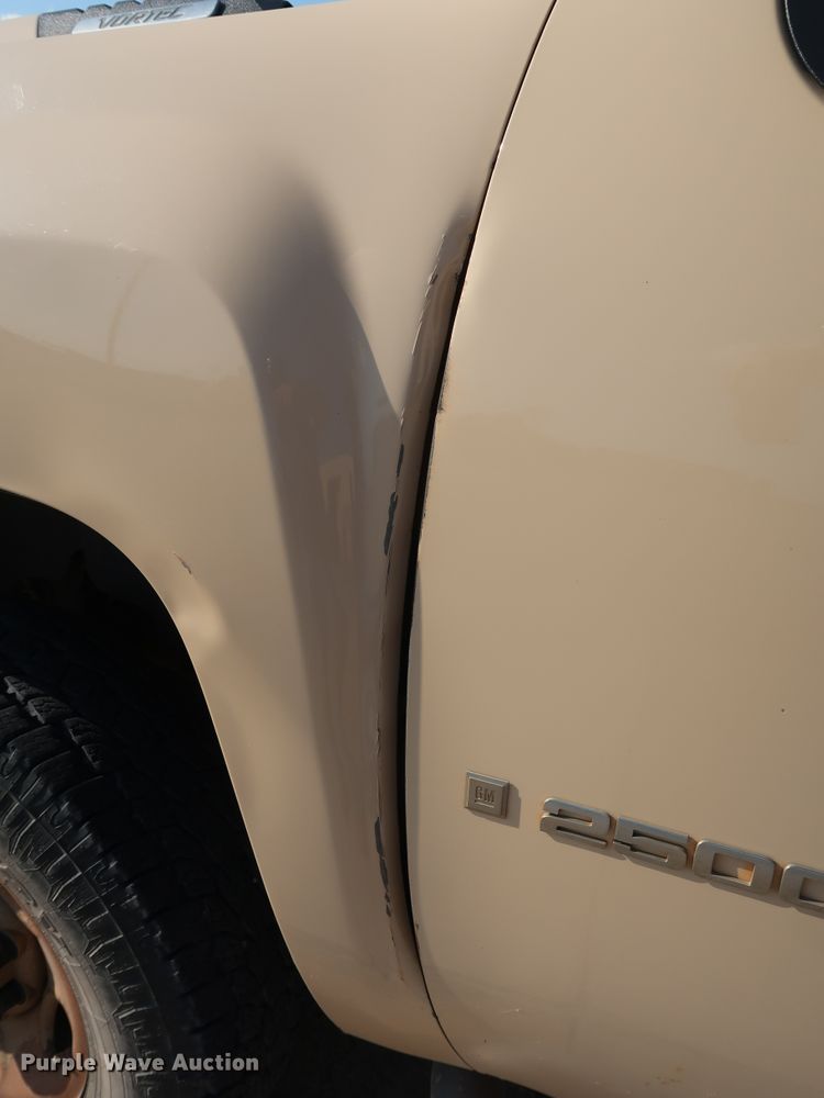 image for item GE9014 2008 Chevrolet Silverado 2500HD pickup truck