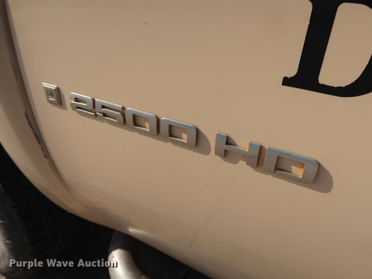 image for item GE9014 2008 Chevrolet Silverado 2500HD pickup truck