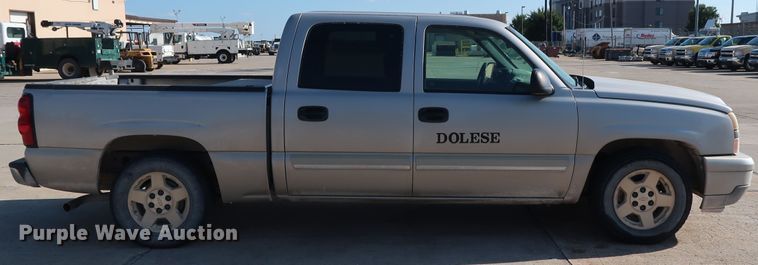 image for item GE9015 2006 Chevrolet Silverado 1500 Crew Cab pickup truck