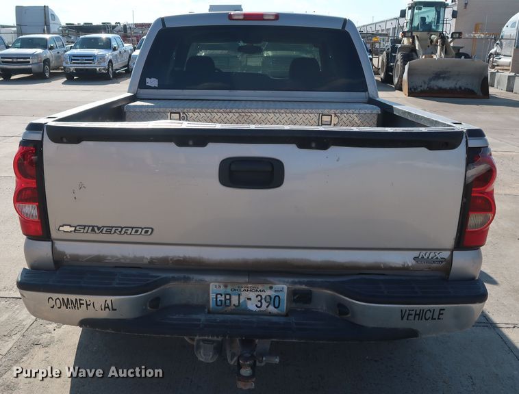 image for item GE9015 2006 Chevrolet Silverado 1500 Crew Cab pickup truck