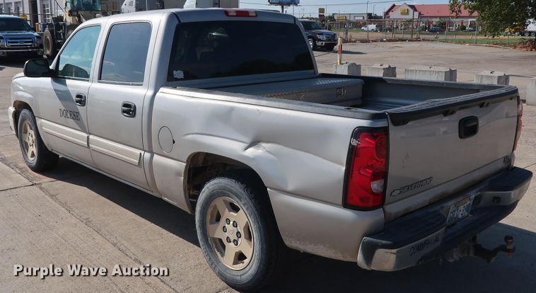 image for item GE9015 2006 Chevrolet Silverado 1500 Crew Cab pickup truck