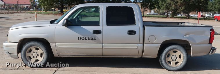 image for item GE9015 2006 Chevrolet Silverado 1500 Crew Cab pickup truck