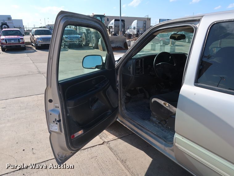 image for item GE9015 2006 Chevrolet Silverado 1500 Crew Cab pickup truck