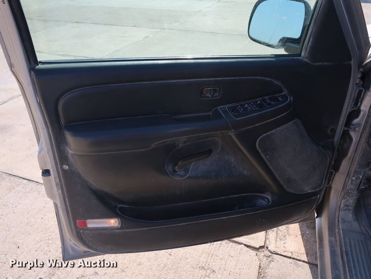 image for item GE9015 2006 Chevrolet Silverado 1500 Crew Cab pickup truck