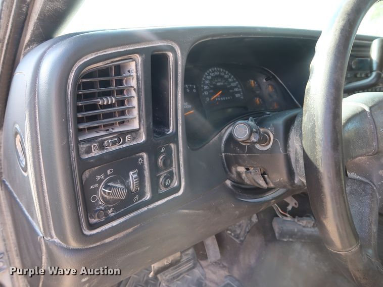 image for item GE9015 2006 Chevrolet Silverado 1500 Crew Cab pickup truck