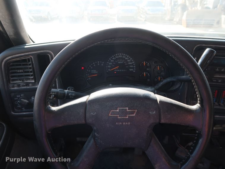 image for item GE9015 2006 Chevrolet Silverado 1500 Crew Cab pickup truck