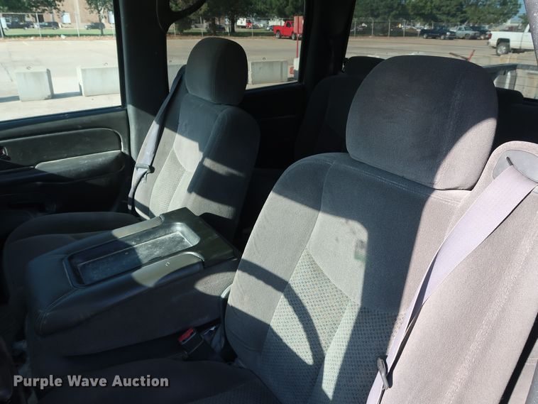 image for item GE9015 2006 Chevrolet Silverado 1500 Crew Cab pickup truck