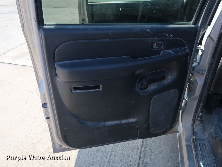 image for item GE9015 2006 Chevrolet Silverado 1500 Crew Cab pickup truck