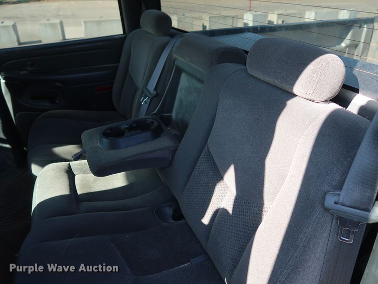 image for item GE9015 2006 Chevrolet Silverado 1500 Crew Cab pickup truck