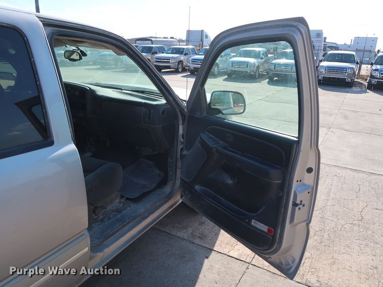 image for item GE9015 2006 Chevrolet Silverado 1500 Crew Cab pickup truck