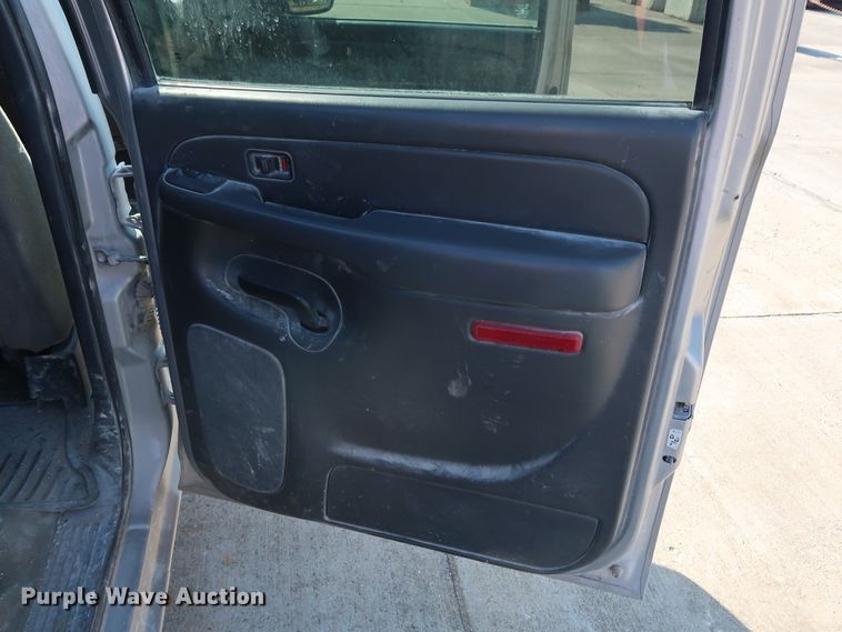 image for item GE9015 2006 Chevrolet Silverado 1500 Crew Cab pickup truck