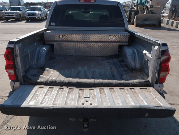 image for item GE9015 2006 Chevrolet Silverado 1500 Crew Cab pickup truck