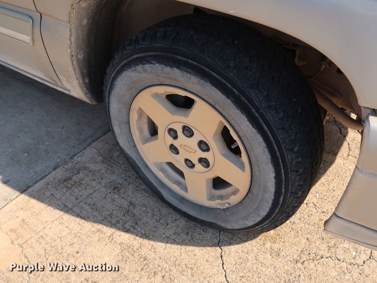 image for item GE9015 2006 Chevrolet Silverado 1500 Crew Cab pickup truck