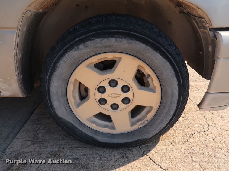 image for item GE9015 2006 Chevrolet Silverado 1500 Crew Cab pickup truck