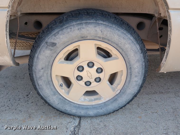 image for item GE9015 2006 Chevrolet Silverado 1500 Crew Cab pickup truck