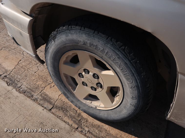 image for item GE9015 2006 Chevrolet Silverado 1500 Crew Cab pickup truck