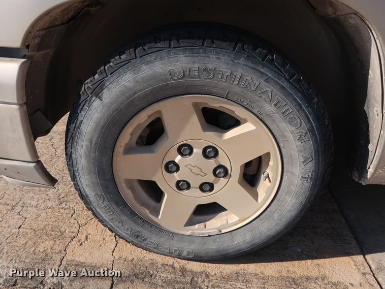 image for item GE9015 2006 Chevrolet Silverado 1500 Crew Cab pickup truck