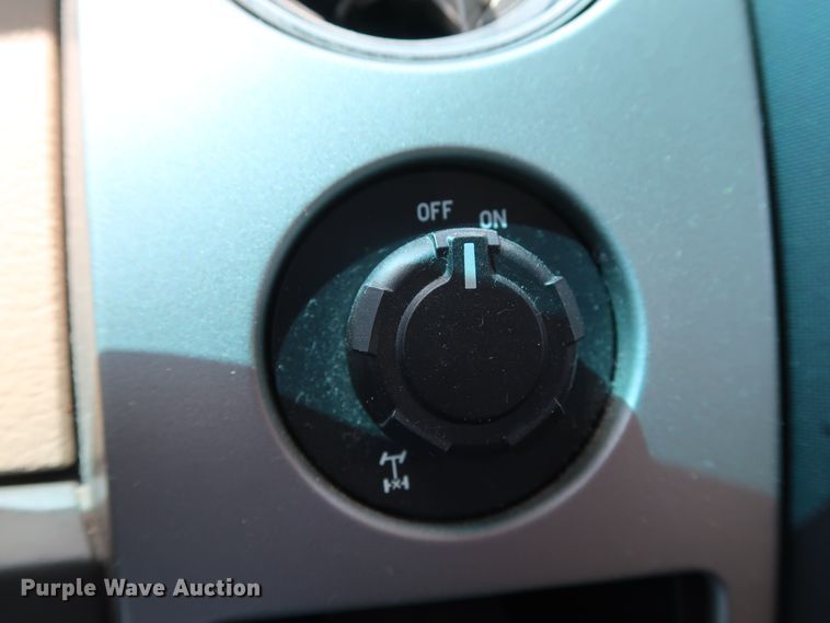 image for item GE9016 2014 Ford F150 XLT SuperCrew pickup truck