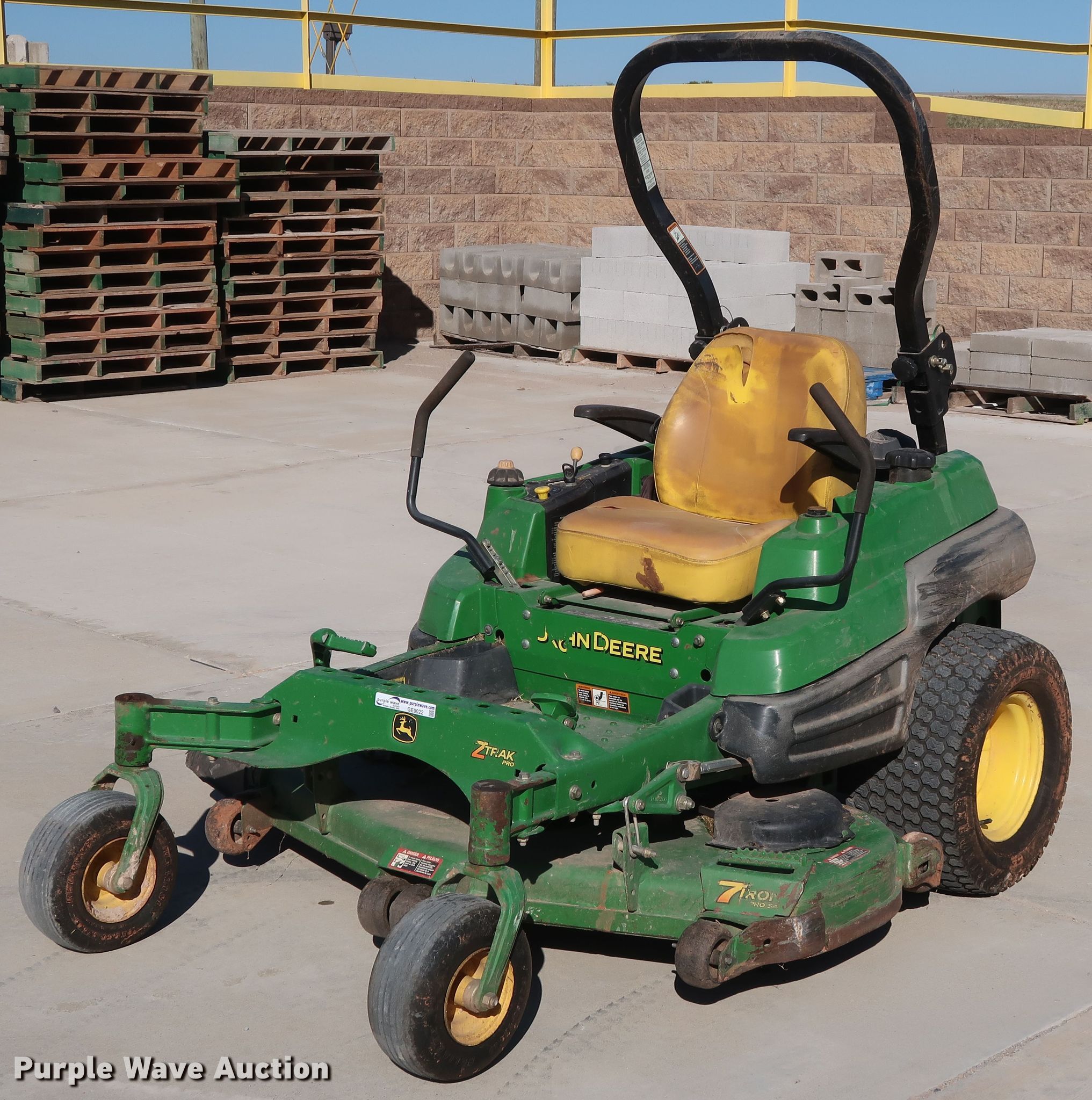John Deere ZTrak Pro Z910A ZTR lawn mower in Elk City, OK Item GE9022