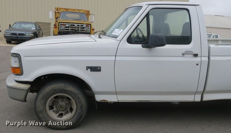 image for item DB10153 1995 Ford F150 XL pickup truck