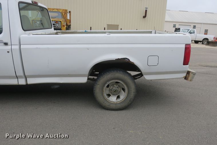 image for item DB10153 1995 Ford F150 XL pickup truck