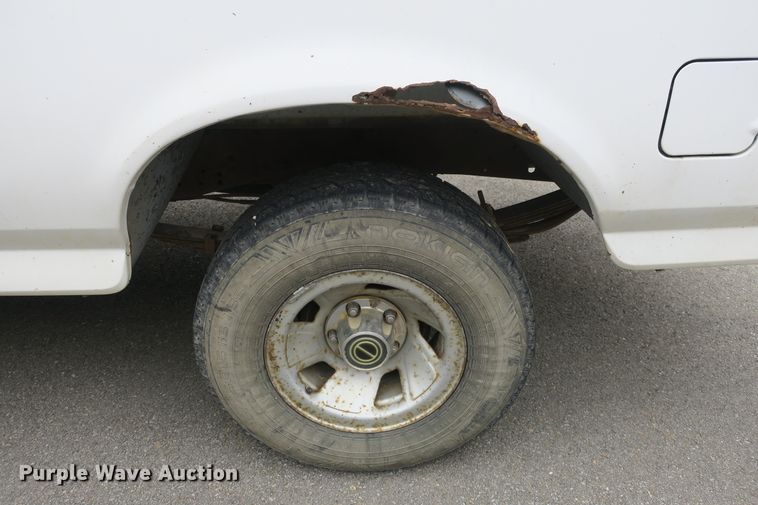 image for item DB10153 1995 Ford F150 XL pickup truck