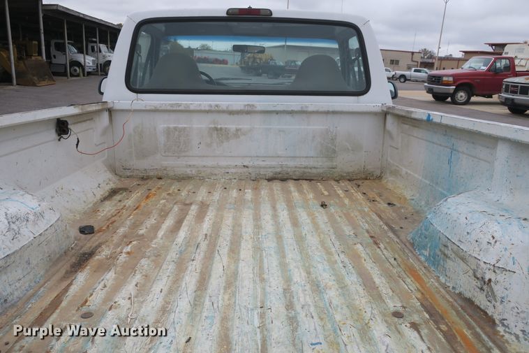 image for item DB10153 1995 Ford F150 XL pickup truck