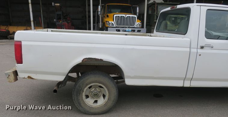 image for item DB10153 1995 Ford F150 XL pickup truck