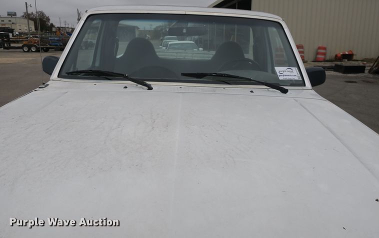 image for item DB10153 1995 Ford F150 XL pickup truck