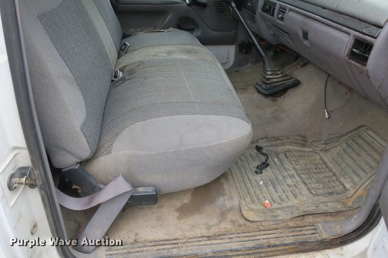 image for item DB10153 1995 Ford F150 XL pickup truck