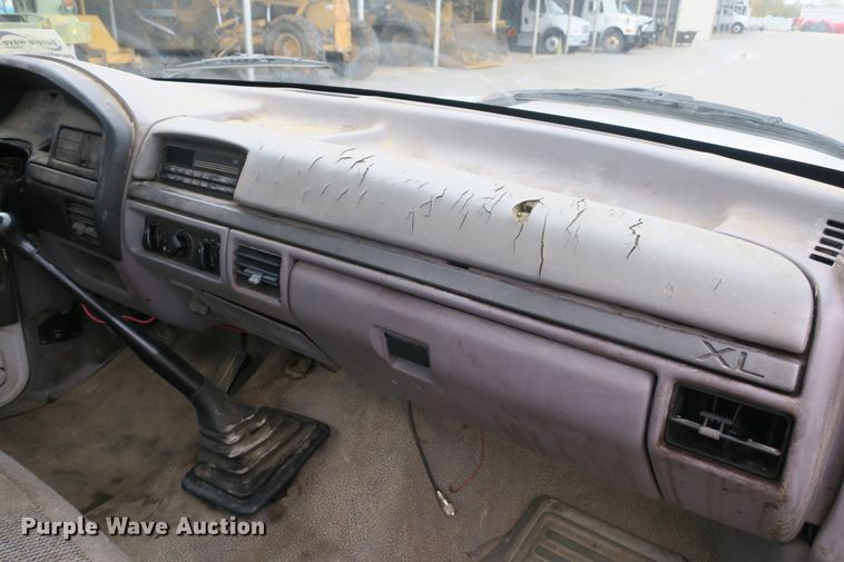 image for item DB10153 1995 Ford F150 XL pickup truck