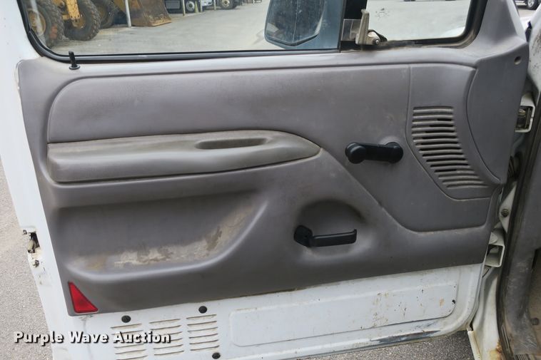 image for item DB10153 1995 Ford F150 XL pickup truck