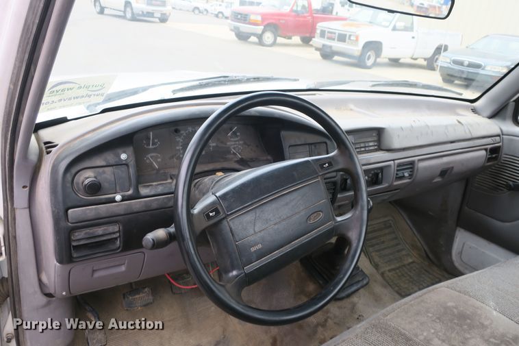 image for item DB10153 1995 Ford F150 XL pickup truck