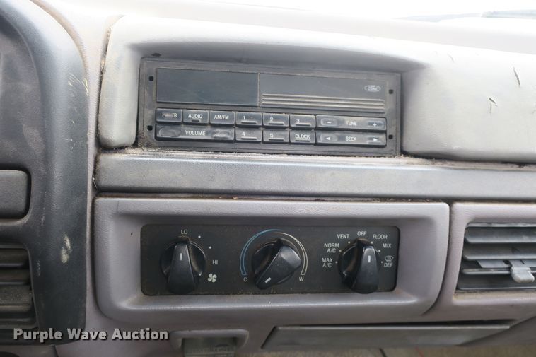 image for item DB10153 1995 Ford F150 XL pickup truck