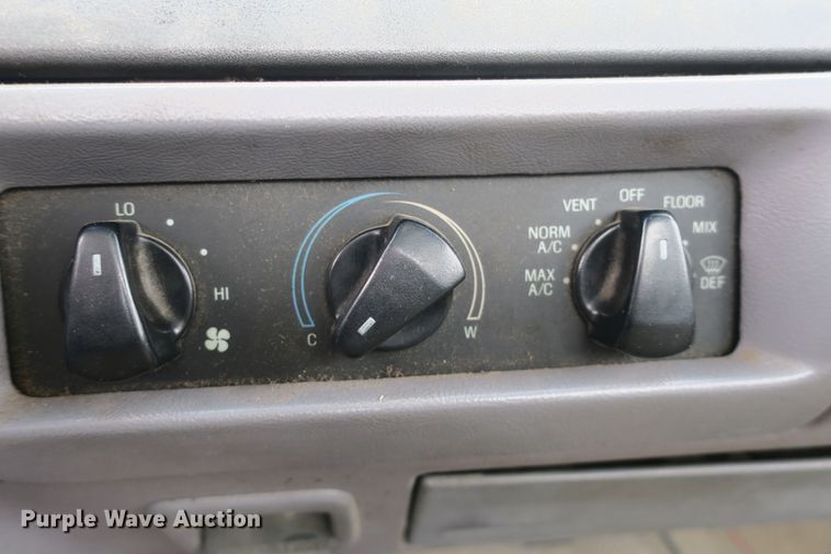 image for item DB10153 1995 Ford F150 XL pickup truck