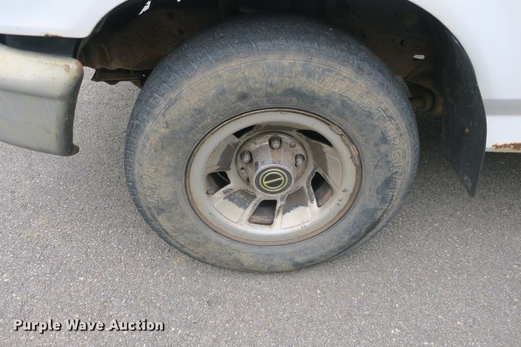 image for item DB10153 1995 Ford F150 XL pickup truck