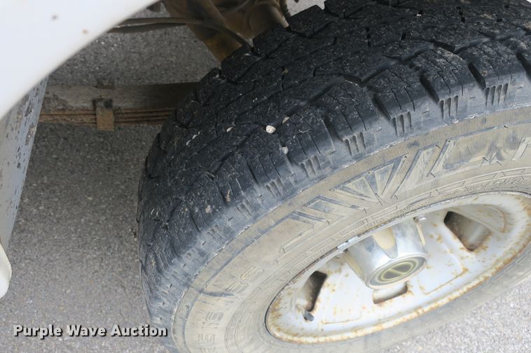 image for item DB10153 1995 Ford F150 XL pickup truck